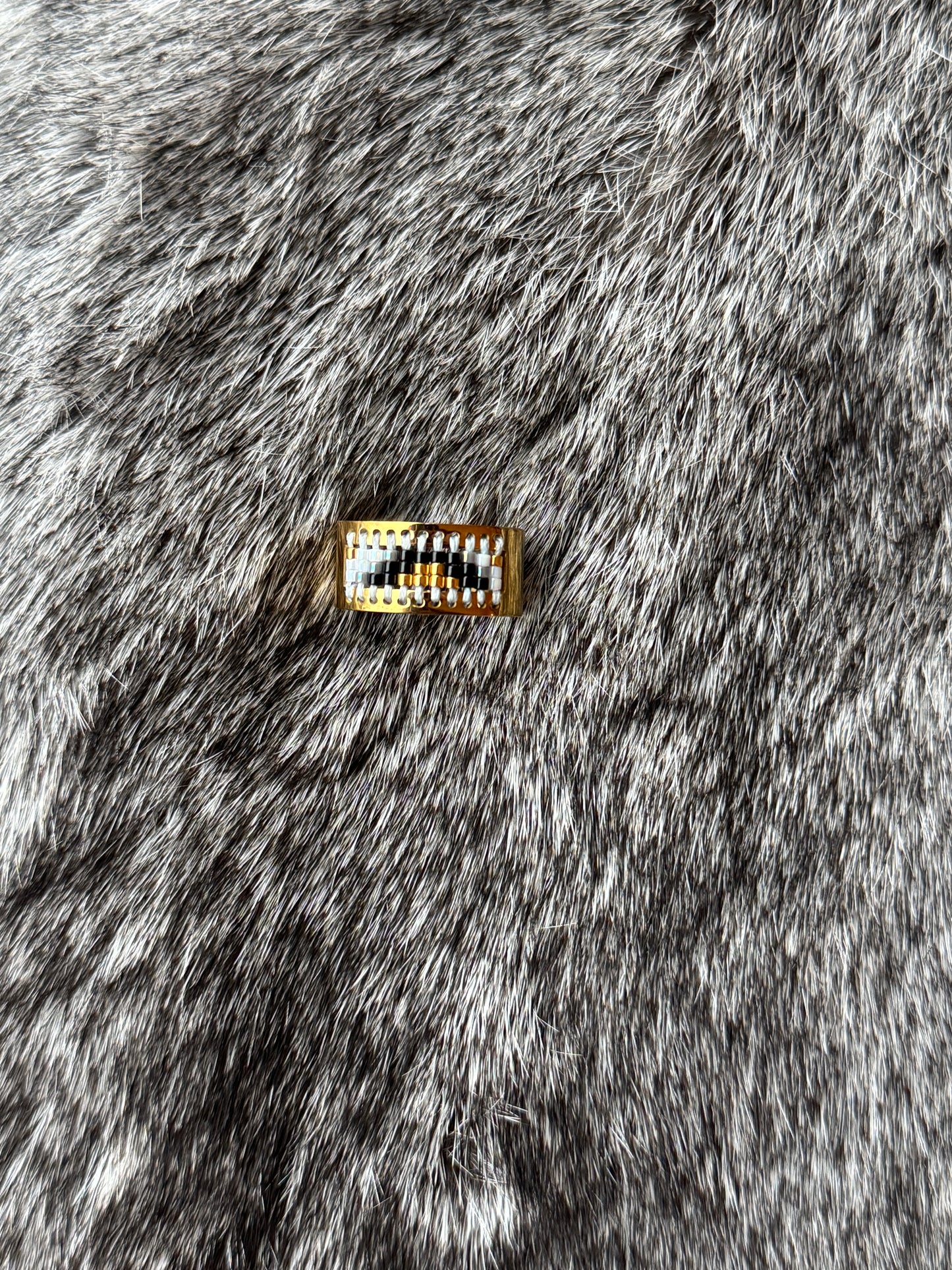Adjustable beaded ring