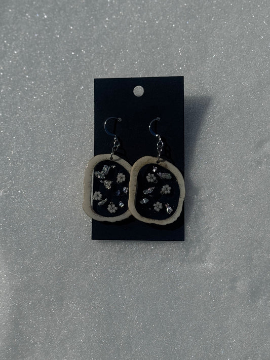 Elk antler hollow  - beaded daisy